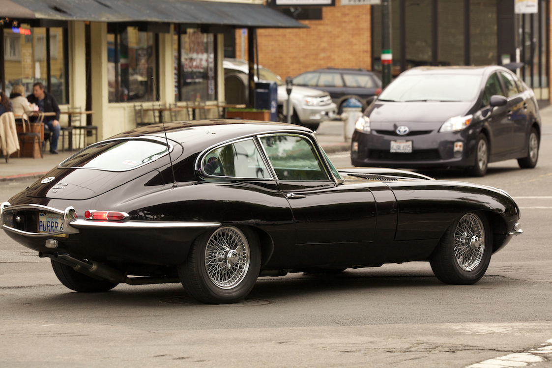 1961-Jaguar-E-Type.jpg